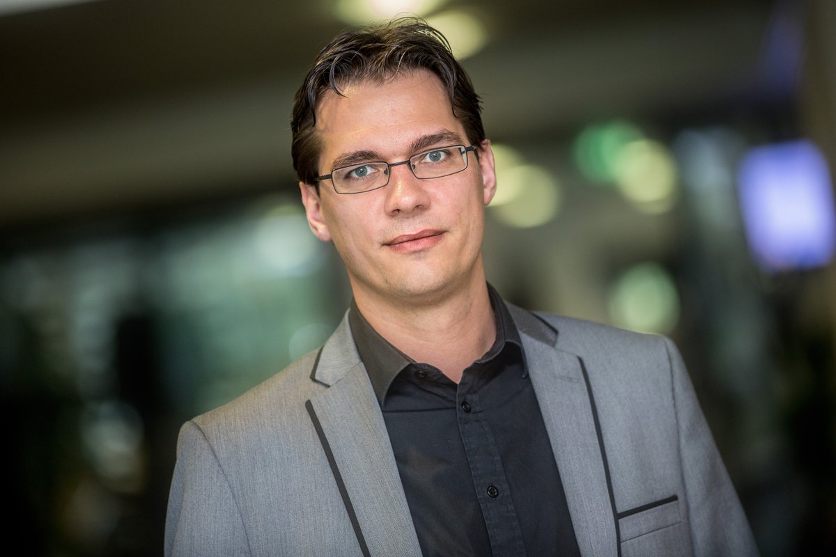 RSMErasmus's tweet photo. 🌍💡 RSM’s #CDC is proud to present a new teaching case about a tech startup company that tackles sustainability, marketing and tech. in the fashion industry to challenge the norms.🌱

📘 Get the story: https://t.co/MdSTRJXUrw

#Sustainability #Startups #Innovation #TeachingCases https://t.co/X5O6oGZiS0