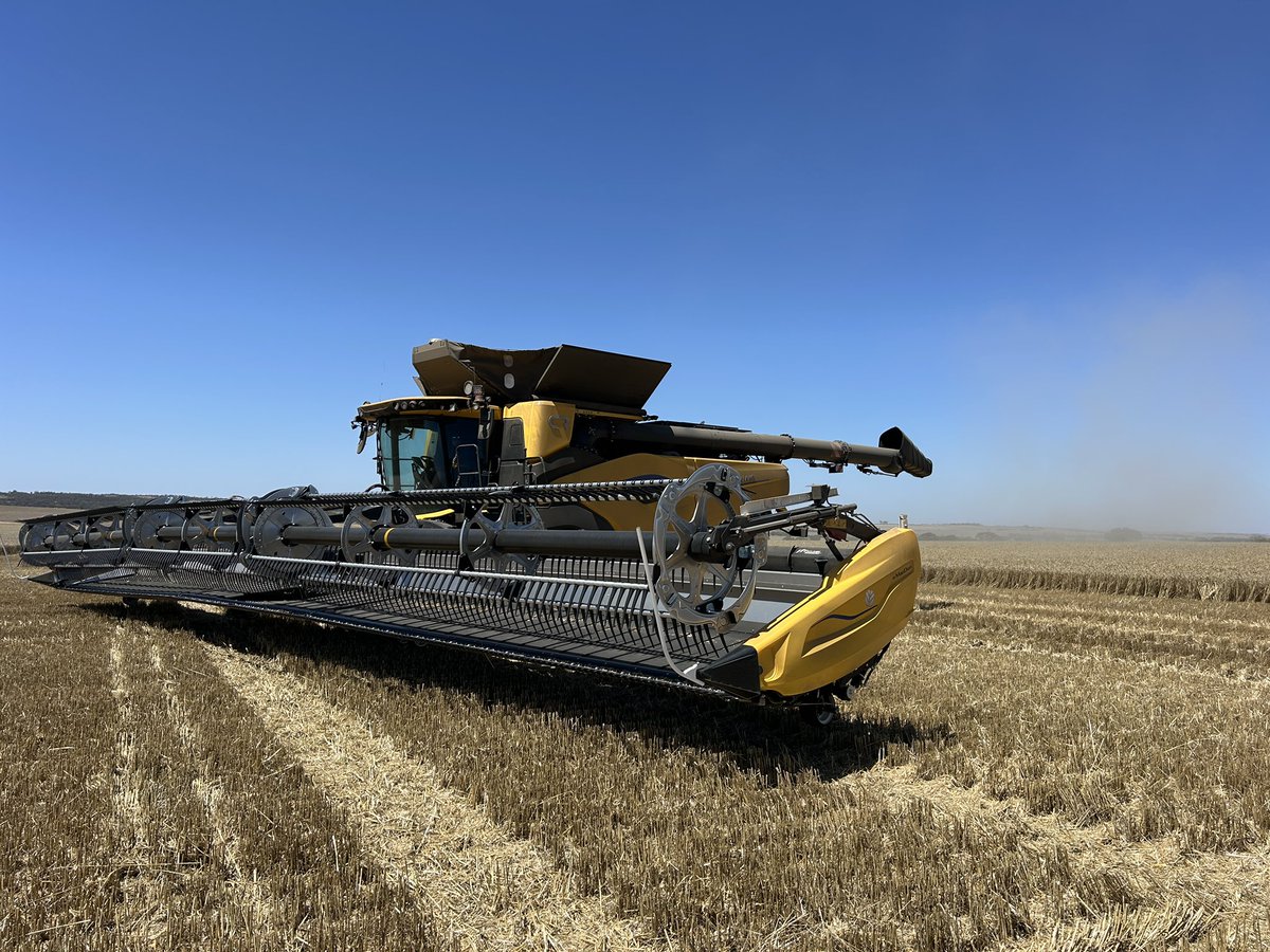 tobeee123's tweet photo. Great to be in the paddock in Western Australia with the all new CR11 Combine. Taking harvesting to all new levels! https://t.co/PW6ceHpaVw