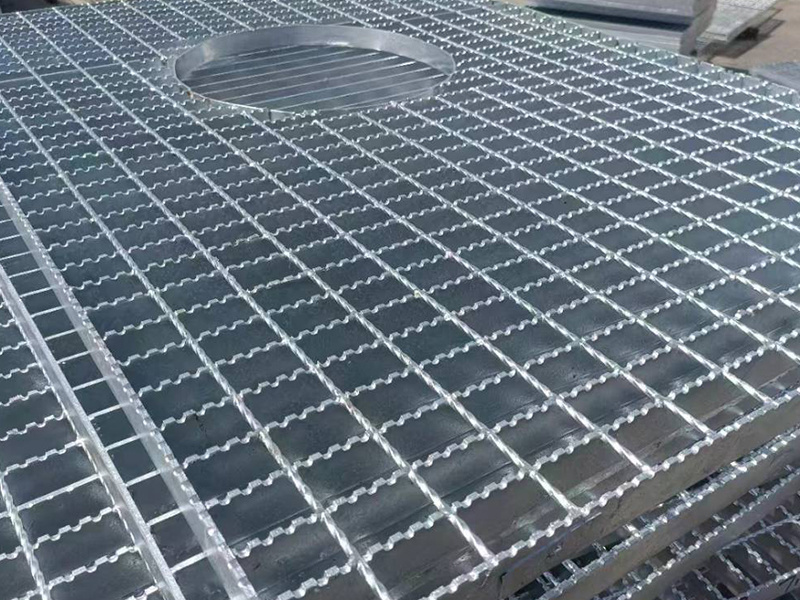 biaobowiremesh's tweet image. Our steel grating drain cover boosts drainage. Quality!Check it out here:  bit.ly/3VeZLUW #DrainageSolutions #ExceptionalService #BiaoboWireMesh  contact us:+86 13785260627 Email：admin@bometalgrating.com beststeelgrating.com