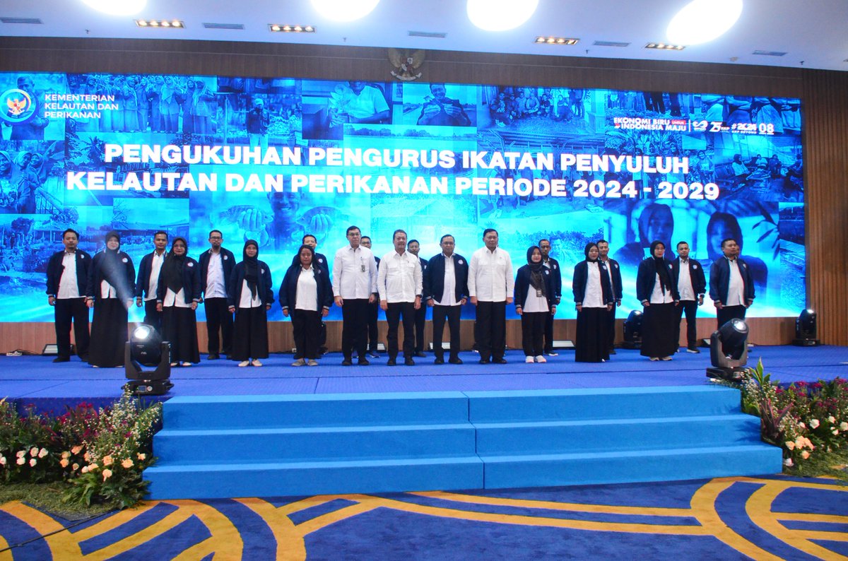khothoh_s's tweet photo. Senin (16/12/24), Khothoh S, Luhkan Banyumas, mengikuti Rakor Penyuluhan Nasional dan Pengukuhan IPKANI oleh MKP serta sharing season dg dinas yg berkontribusi besar pada kegiatan penyuluhan di wilayah Kabupaten/ Propinsi
#GiatLuhkanSatminkalTegal
#Banyumas
#luhlapor
#pusluh https://t.co/Fe5BRYIfao