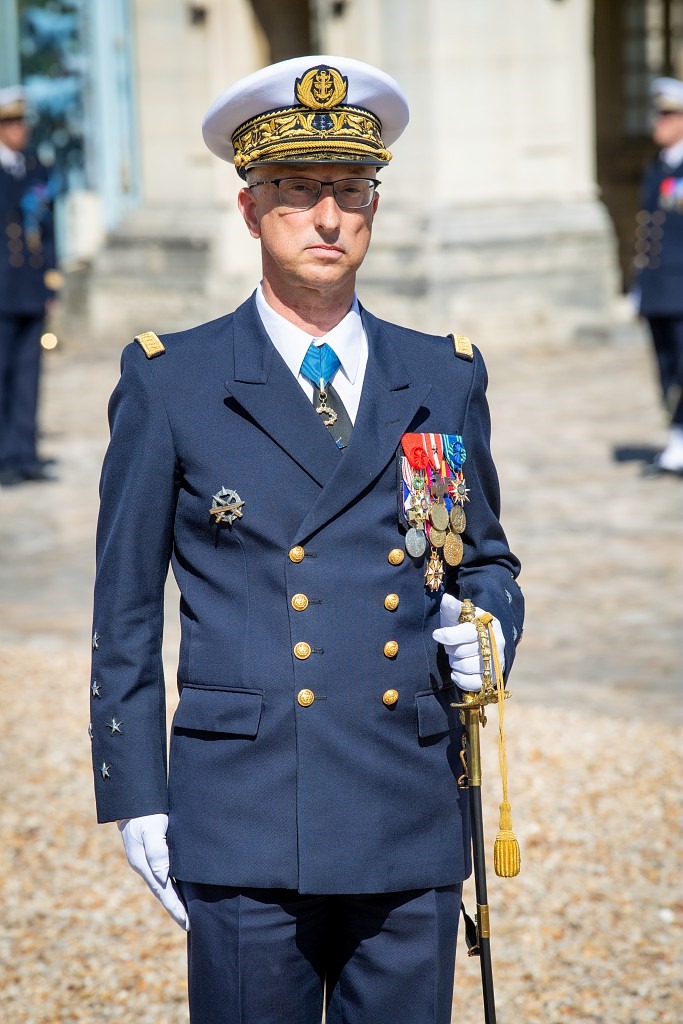 CEMM_FR's tweet photo. Tristesse en apprenant le décès de l’amiral Morio de l’Isle. Hommage à un grand serviteur de la France, d'abord sous-marinier, commandant des forces armées dans le Pacifique, jusqu’aux plus hautes fonctions militaires. Mes condoléances et celles de la Marine vont à sa famille. https://t.co/wbtRn4k5zq