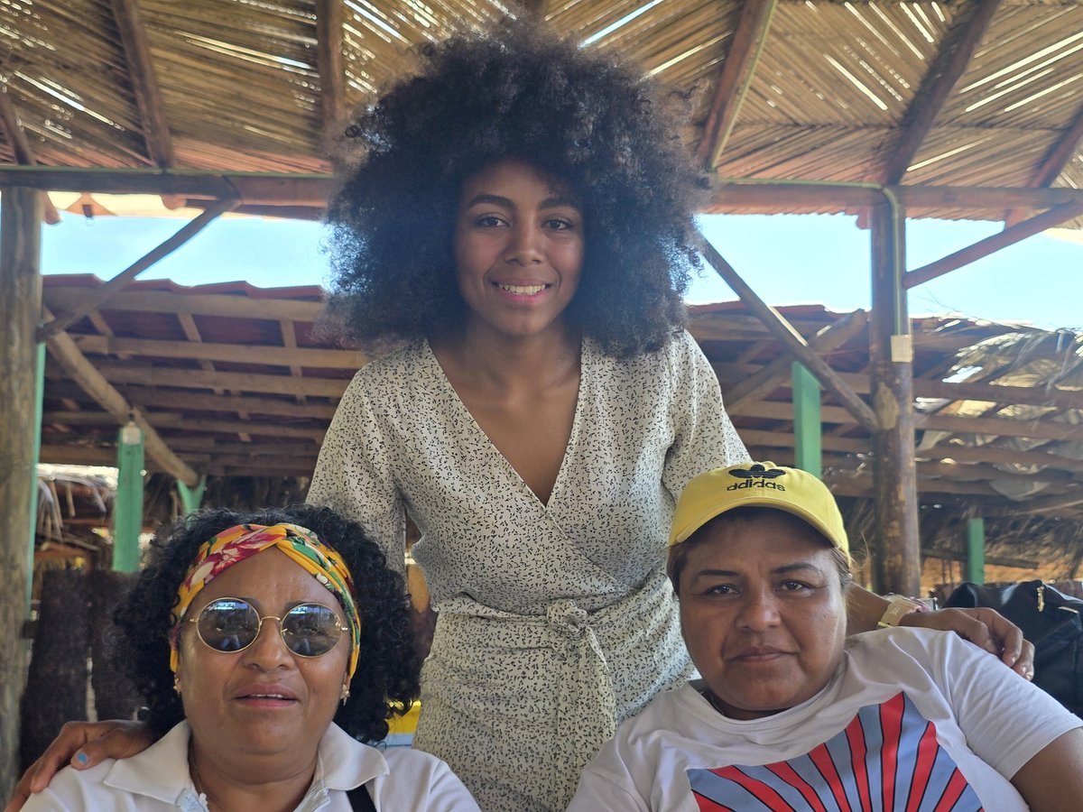 afrocaracolas's tweet photo. Las #mujeres #cimarronas nos estamos organizando 🖤 para evaluar, diseñar e impulsar la agenda antirracista y seguir promoviendo y exigiendo los #derechos de las comunidades afromexicanas en el Segundo Decenio Internacional para las Personas #Afrodescendientes. 👊🏾
#Decenio https://t.co/9DY34mXRl2