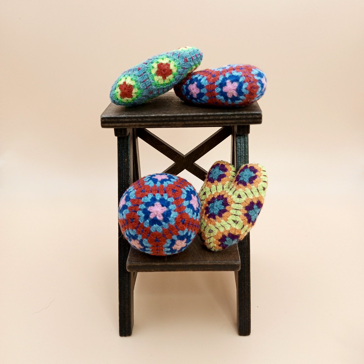 EmbroideryAg's tweet photo. Miniature Pillow https://t.co/1nvX7q9ppQ #microcrochet #grannysquare #miniature #crochetlove #dollhouse #miniatures #miniaturepillow #crochetgrannysquares #crocheted #minigrannysquare #grannysquaresrock #grannysquares #crochetcreative #crochet #miniaturedollhouse #miniaturedecor https://t.co/gzWw7K1lxT