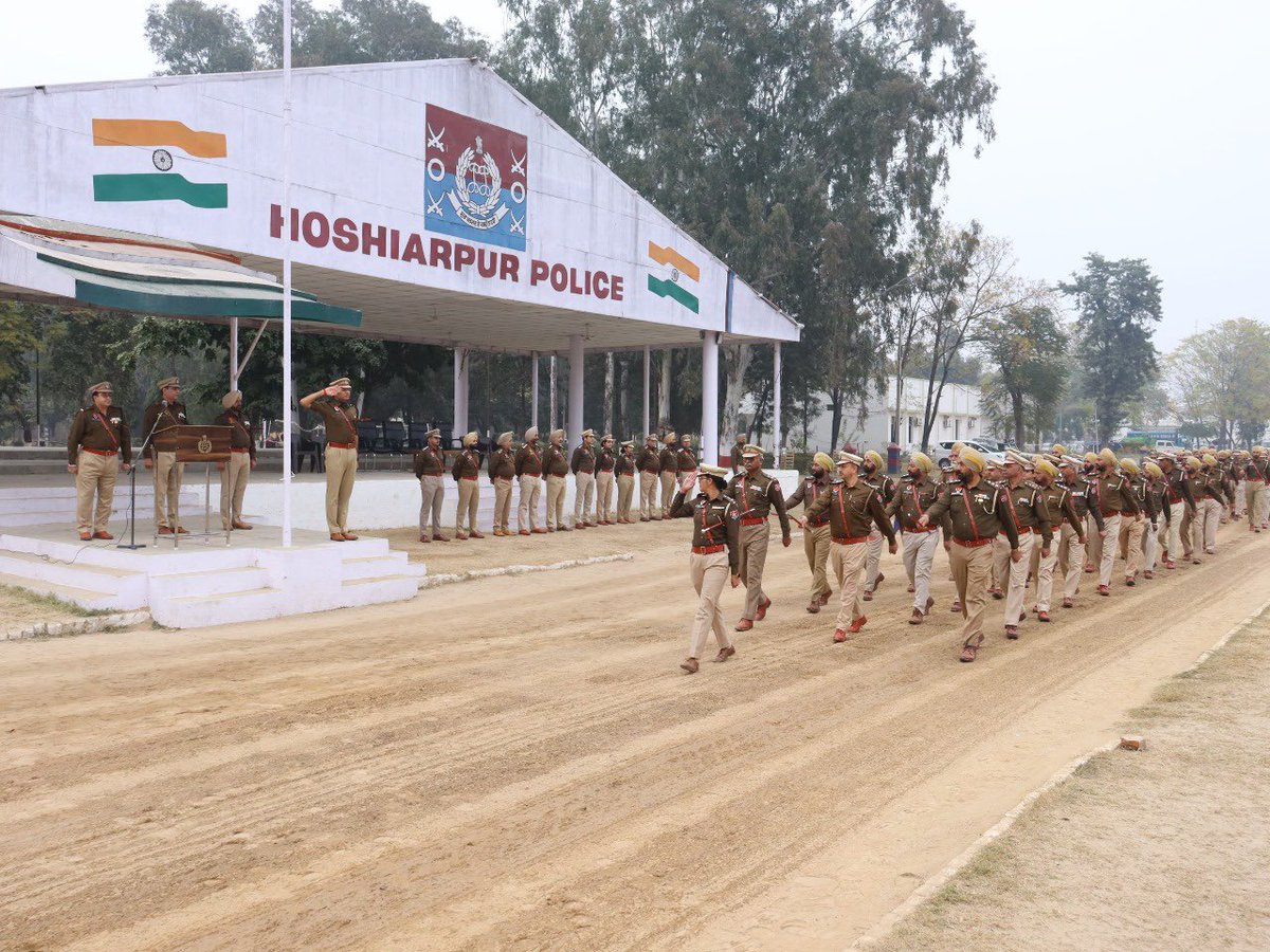 PP_Hoshiarpur's tweet image. Today, Hoshiarpur Police organized a general parade to ensure discipline, readiness and efficiency within the force. The parade was led by SSP Hoshiarpur, further strengthening the commitment to maintaining law and order.

#GeneralParade #DisciplineAndReadiness #LawAndOrder