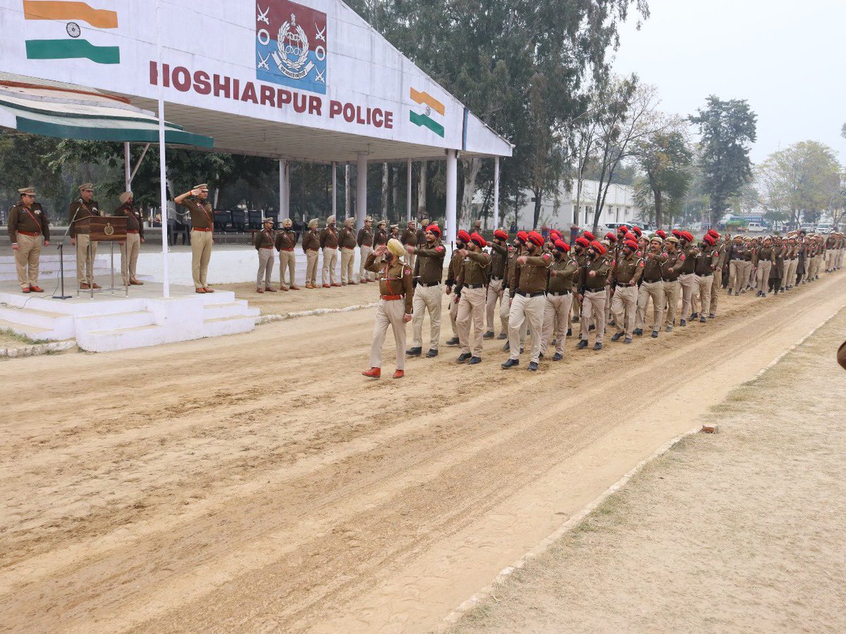 PP_Hoshiarpur's tweet image. Today, Hoshiarpur Police organized a general parade to ensure discipline, readiness and efficiency within the force. The parade was led by SSP Hoshiarpur, further strengthening the commitment to maintaining law and order.

#GeneralParade #DisciplineAndReadiness #LawAndOrder