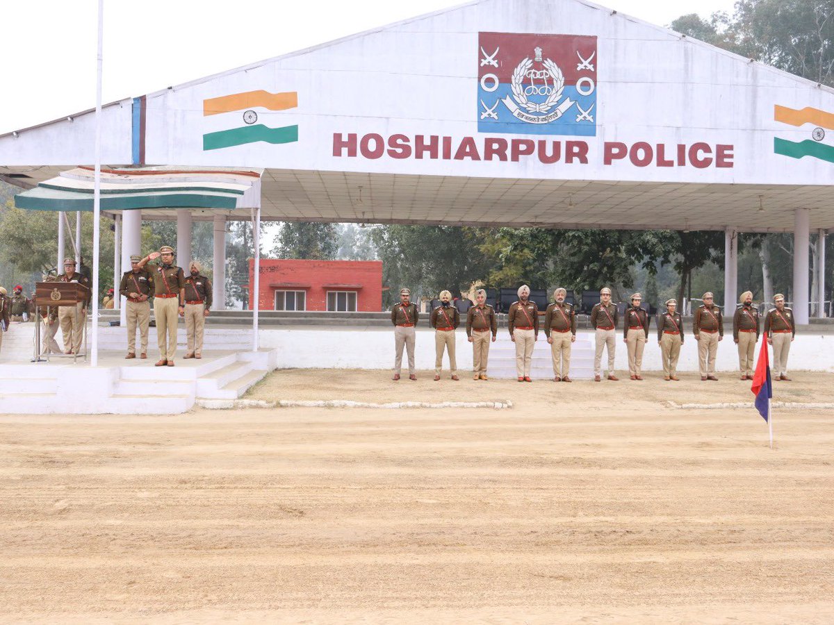PP_Hoshiarpur's tweet image. Today, Hoshiarpur Police organized a general parade to ensure discipline, readiness and efficiency within the force. The parade was led by SSP Hoshiarpur, further strengthening the commitment to maintaining law and order.

#GeneralParade #DisciplineAndReadiness #LawAndOrder