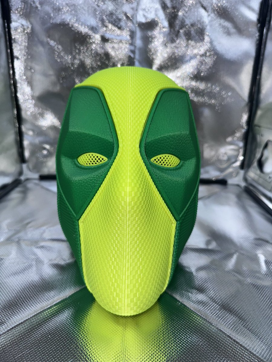BroncoLegacy's tweet photo. Custom Oregon Ducks Deadpool Helmet https://t.co/GnBf8xo963