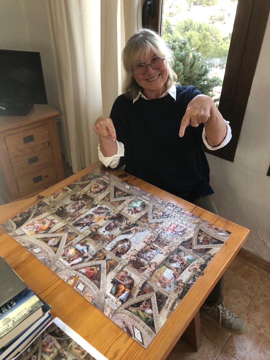 VanessaGebbie's tweet image. 1000 piece jigsaw of Sistine Chapel ceiling- done - ten days later on n off- to find one piece missing. Do we care? Nah! Still v proud of sticking with it. (A bit like writing…)
