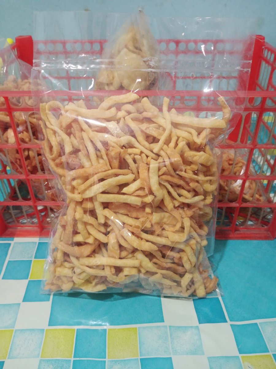 litatituta's tweet photo. Haiii gaiss..
Aku jualan keripik bawang kencur dan cheese stik homemade buatan ibu ayah akuu, pemesanan bisa via shopee dan gratis ongkir untuk pembelian minimal 2pcs

Beratnya ½kg dengan harga 25.000 ajaa, insyaallah packing aman menggunakan dus dan bubble wrap, link dibawah 😁 https://t.co/lNWwdj3wdW