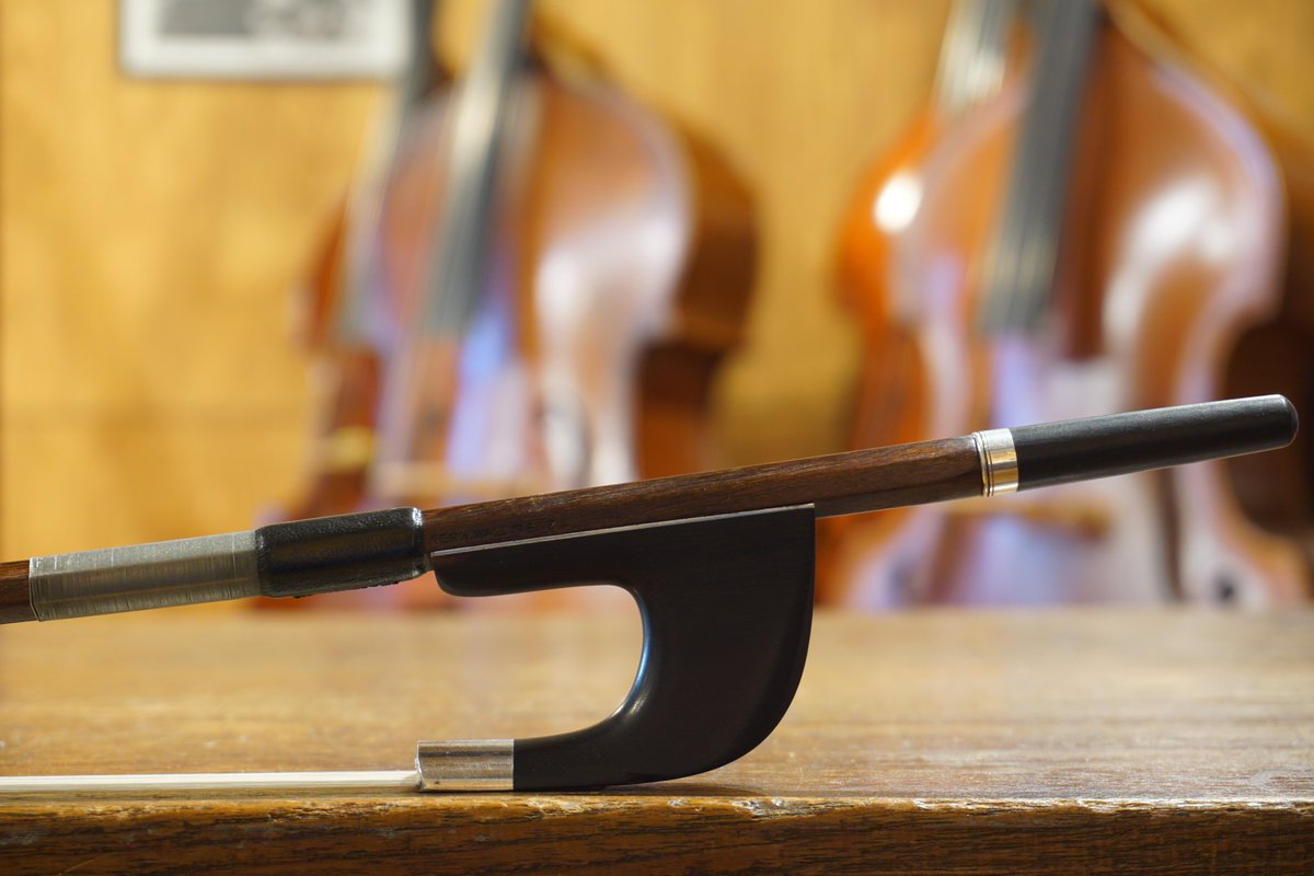 【入荷品ご紹介‼️】

話題のWalter RenzとJacques Poullot(フランス製)が入荷致しました！
 
 重量：約126.1g(Walter Renz)
 　　　約128.3g(Jacques Poullot)
 
 是非店頭にてご試奏下さい🎻
お問合せ→ 03-5357-8907
LINEからのご連絡もお待ちしています！
lin.ee/egCVnJ8
#コントラバス弓