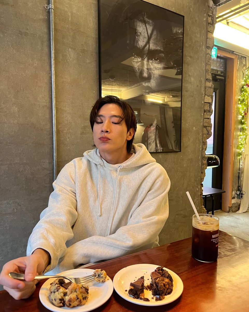 COSMOGYRALs's tweet photo. Merry Christmas, I guess. https://t.co/i9muwF8iJR
