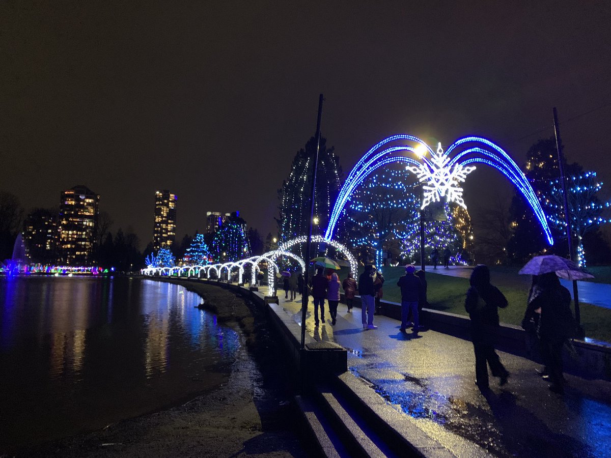 #Coquitlam’s FREE Christmas Lights at Lafarge! Even the parking is free. Such a beautiful #christmas walk! Why can’t we have this in #stanleypark ? ✨🎄🥳👍💝✨