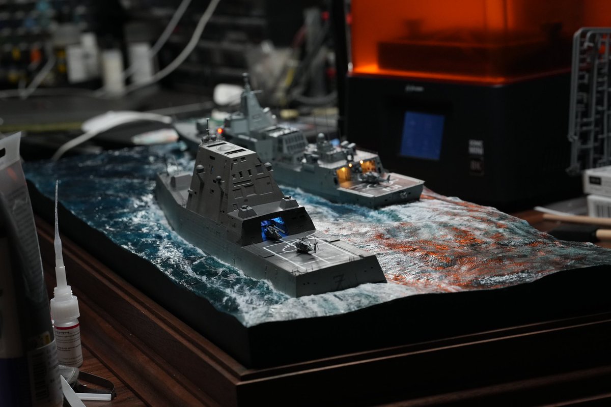 HsuSimpson's tweet image. 1/350 Ocean diorama &lt;Close Encounter&gt; sea surface painting done, into final detail adding phase