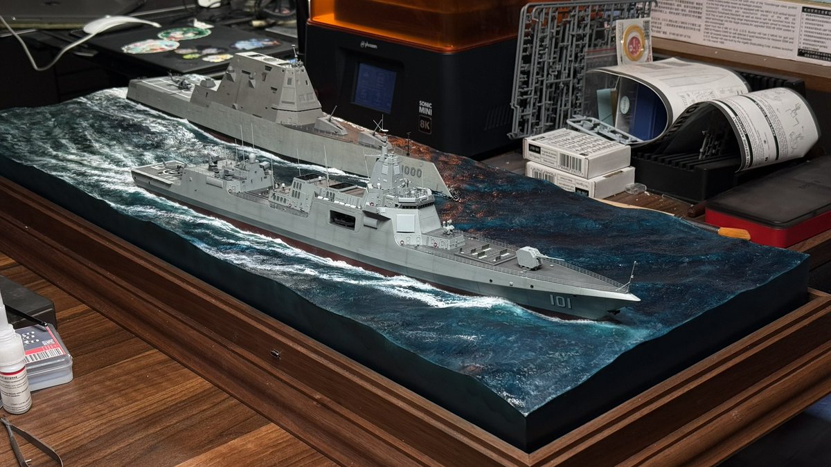 HsuSimpson's tweet image. 1/350 Ocean diorama &lt;Close Encounter&gt; sea surface painting done, into final detail adding phase
