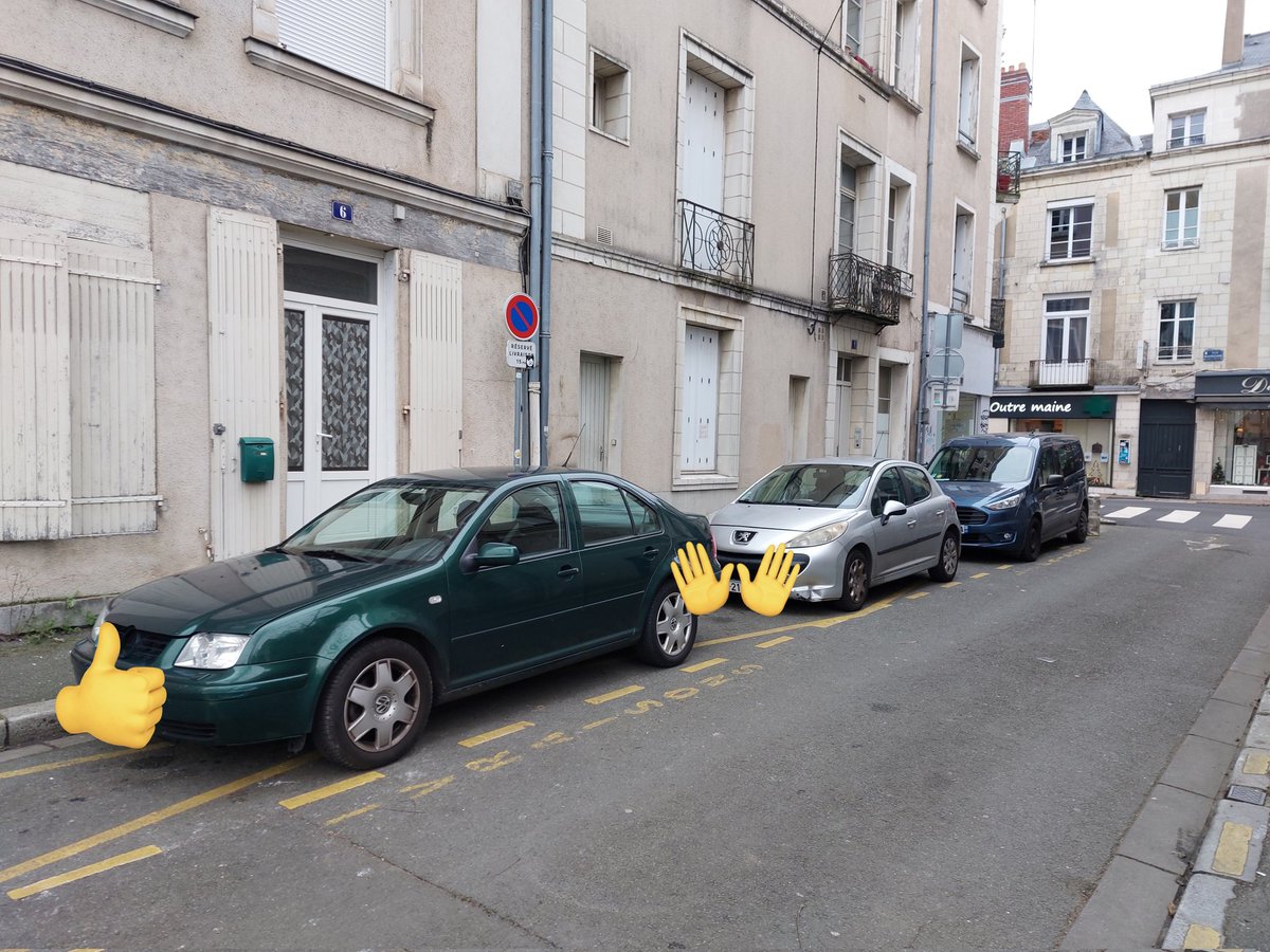 PresipauteD's tweet photo. RUE BEAUREPAIRE,
Un fourgon sur le trottoir, une personne agée qui doit se contortionner pour rester sur le trottoir et des places de livraison squattées pour du stationnement.
Une situation qui n'a que trop duré. @Angers @jomartin153 @JBehre_Robinson https://t.co/hkn0Za3f3T