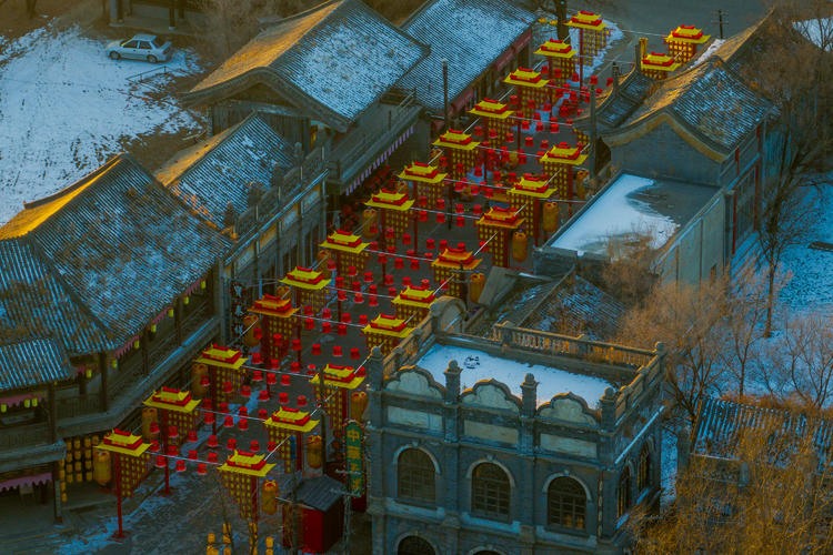#CultureofShenyang Please follow us!😃🏮 Over 50,000 lanterns, celebrating the Year of the Snake, are being crafted for the 2025 Spring Festival Lantern Festival in Shenyang. This grand 250,000-square-meter celebration, blending traditional culture with modern technology, will open on January 1 in 2025, becoming the largest lantern display of its kind in the city!