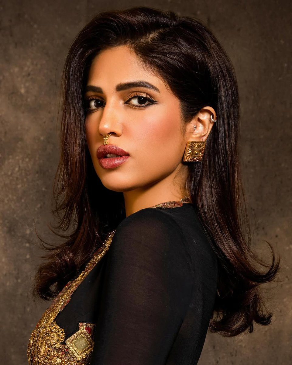 mid_day's tweet image. Bhumi Pednekar: Stepping into the spotlight and owning it! 

#BhumiPednekar #BoldandBeautiful #IconicStyle #bollywood #entertainment #EntertainmentBuzz #MiddayEntertainment