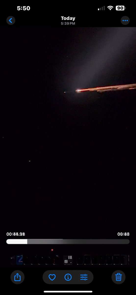 devilance8878's tweet photo. @RedPandaKoala Funny how the top blink red then white  then red then white. I’m telling you so fake!!! https://t.co/NHYkiunCHv