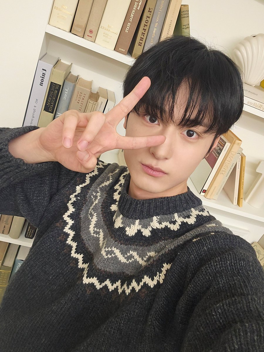 올해 크리스마스도 벌써 다가왔네요 고스티!
더 따뜻한 크리스마스와 이번 연도 마무리를 위하여 저희 고스트나인도 신곡 '서있을게'라는 곡을 가져왔습니다!
저희 신곡을 들으면서 모두 기분 좋은 마무리하세요~

#LEEWOOJIN #이우진
#GHOST9 #고스트나인