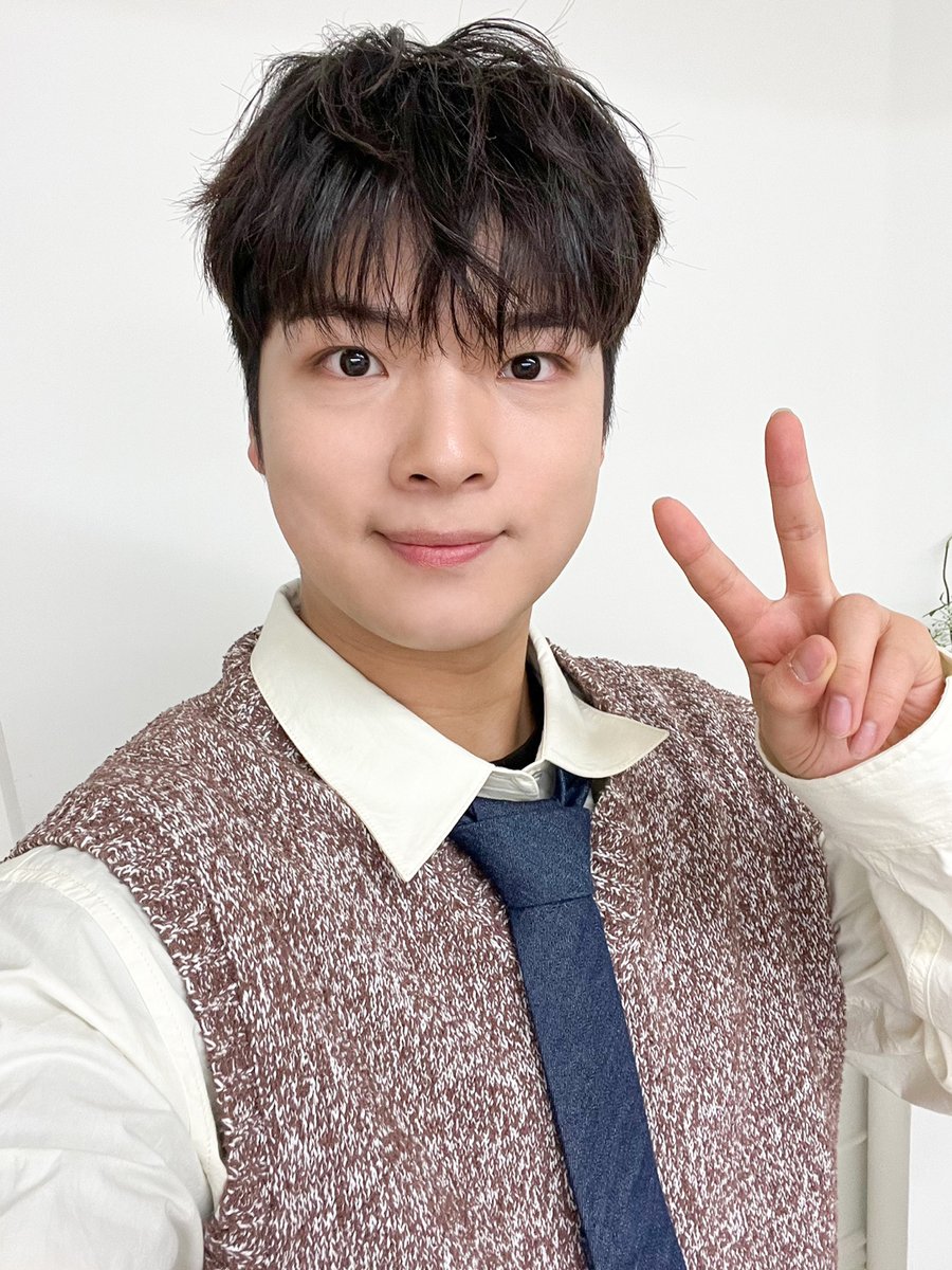 안녕하세요 고스티
즐거운 크리스마스 보내고 계신가요?
고스트나인의 서있으게 들으시면
더 따뜻하고 아름다운 크리스마스를
보낼 수 있다고 하네요!
고스트나인과 함께 즐거운 날을 보내보아요~🎄

#CHOIJUNSEONG #최준성
#GHOST9 #고스트나인