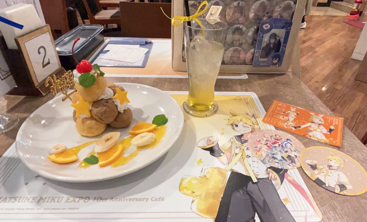chik11266108's tweet photo. 早いですが、鏡音記念日おめでとー🥳
#MIKUEXPOCAFE https://t.co/xEG6XqWymV