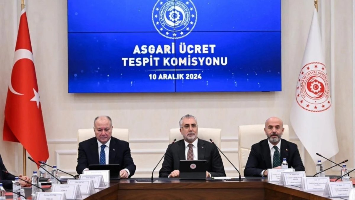 bjorn_ironsidd's tweet photo. Şu işçiye ne kadar para verileceğine 1 aydır oturup tartışıyorlar

Sizin gözünüzü ne kadar doyuruyor onu belirlesek, emekçinin karnı çok kolay doyacak zaten

#AsgariÜcretAçıklanıyor https://t.co/8xv7BFgDOW