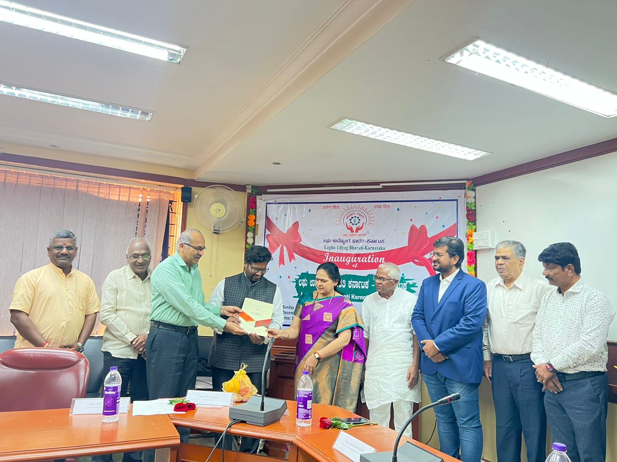 LaghuUdyog's tweet photo. Shri. Sachidananda Chidre and Shri. Chetan Dabke took over as President and Secretary respectively of LUBK Bidar Unit for a term of two years. @lubindia @FoundationIms @bhojaraj68 #Sachchidanandachidre #Chetandabke #msme #msmeindia https://t.co/cqKphNO9Xv