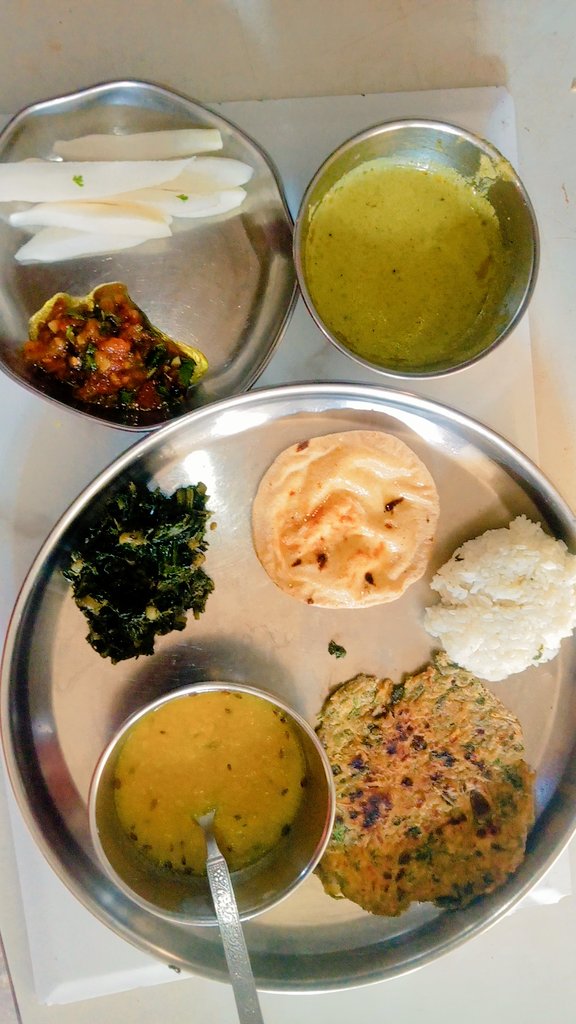 anu07_'s tweet photo. #lunch_time
#tasty😋🤤 #homemade
Good afternoon everyone 🌞
Jai shree Ram jai jai ram ❤️🙏🏻 https://t.co/85rgzHgxM6