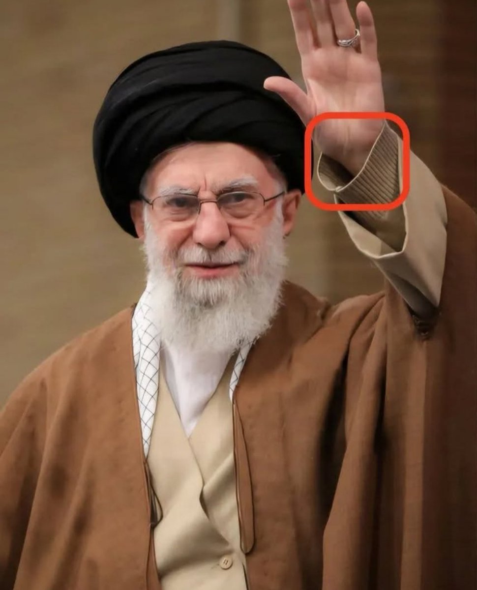 بیشترین چیزی که در سخنرانی دیروز آقا در لحظه اول توجه من رو جلب کرد این صحنه بود...

#مصرف_مناسب 
#صرفه_جویی