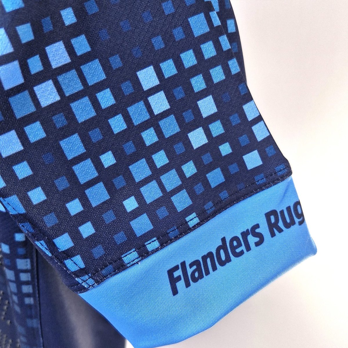 #nouveautés2024🤟 - la Team #AKKASPORTS est fière de vous présenter aujourd'hui, le nouveau maillot de la 🔵⚫️ Flandersrugbyacademy 🔵⚫️.
🙏Merci au club pour sa confiance depuis 5️⃣ ans 🙏