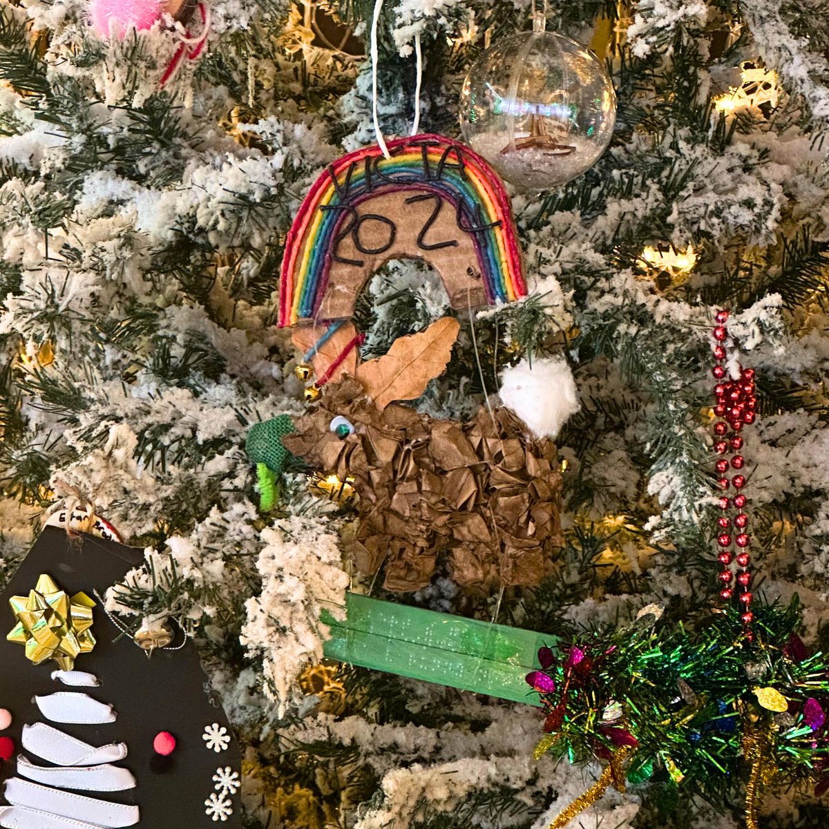 It's time to celebrate our winners! Runner up Stevie's reindeer is so special &amp; full of wonderful details! Her tactile 'Norbert the Green nosed Reindeer' hangs from a tactile VICTA rainbow, the braille reads “Norbert the green nosed reindeer had a very runny nose”. #TreeForTreats