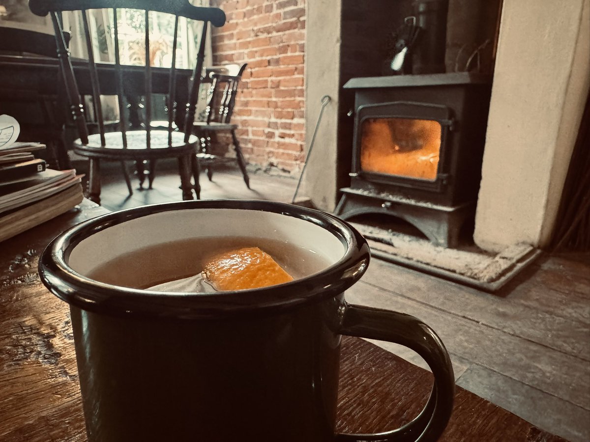 Open today and tomorrow 12-10pm for beer, boards, mulled cider and other delicious beverages!