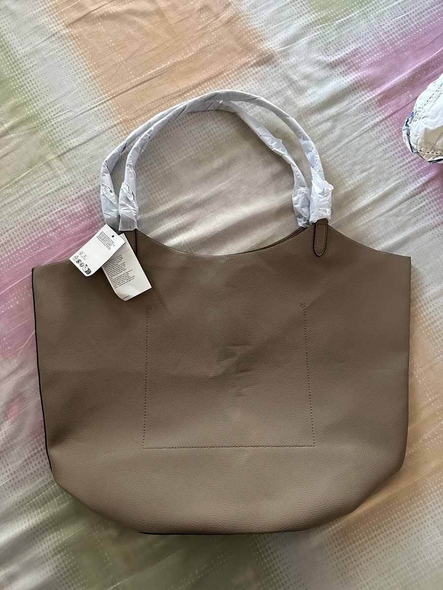Shaanan's tweet photo. @AJIOLife I received a product which was damaged due to poor packaging and I’ve been trying to get it resolved but my ticket was marked resolved without resolution. I’ve been trying to get in touch with customer support but no response. What is this kind of customer service? https://t.co/jIlnrVHfNy