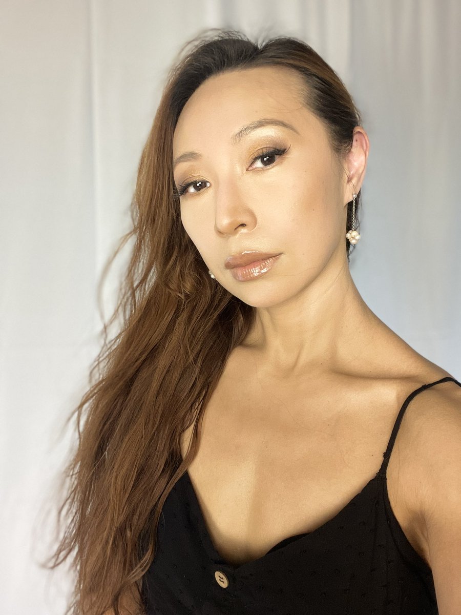 annaleemusicx's tweet image. Lighting test #1 💡

I’m so happy with this new light setup!!🎬
Seriously took a chunk of work out of post production. Lighting was the bane of my existence prior! 😭

#lightingtest #softbox #mediaproduction