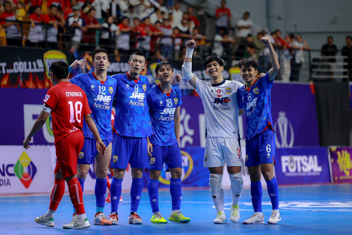 s_seiya0827's tweet photo. The league matches are one win and one loss.
We can still become stronger🔥
I will grow as well💪
What’s important is to keep going💨💨💨
#cosmojne
#futsal
#indnesia
#Japanese https://t.co/tWzIaOauQz