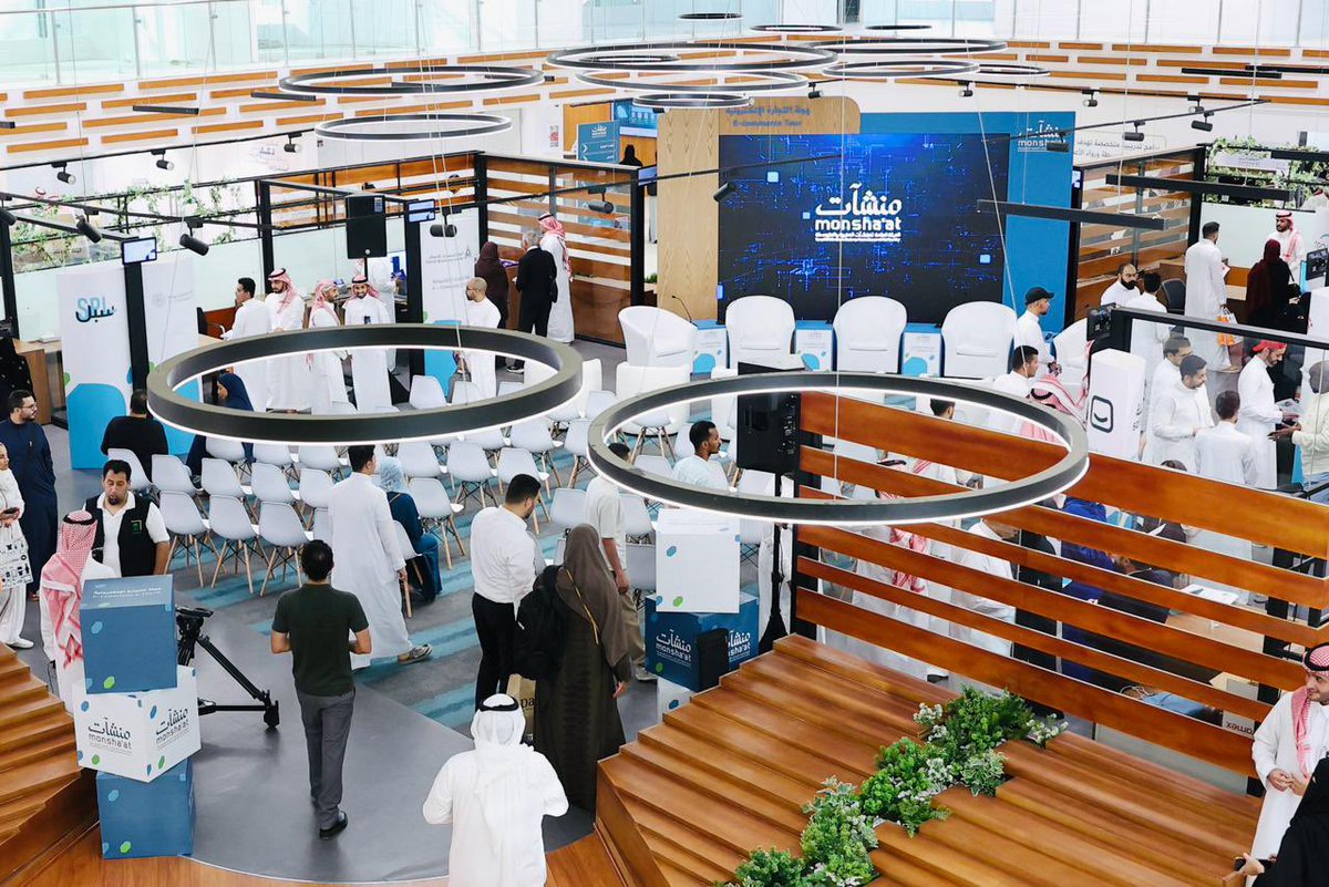JeddahChamber's tweet photo. ندعوكم لزيارة جناح #غرفة_جدة والمعرض المصاحب والجلسات الاستشارية في برنامج جولة الامتياز التجاري 

📍مركز دعم المنشآت - خلف المبنى الرئيسي لغرفة جدة
🗓️ 23 - 24 ديسمبر 
🕓4 م - 10 م

#مركز_دعم_المنشآت
 #فرص_استثمارية
#الامتياز_التجاري https://t.co/YfVXhmNZuY