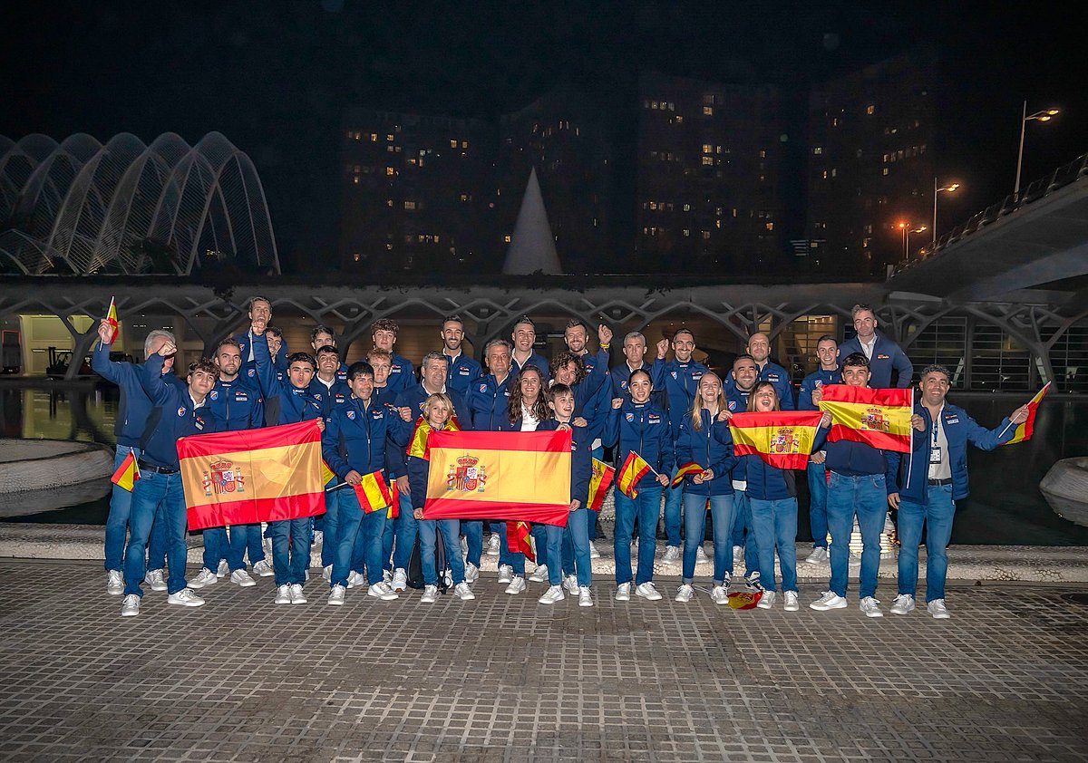🎄🎅 Para estos días navideños y en familia os recomendamos disfrutar del documental de #TuSelección. 

🇪🇸 FIA Motorsport Games 2024: un sueño hecho realidad. 

📺 cutt.ly/SeN04FkG