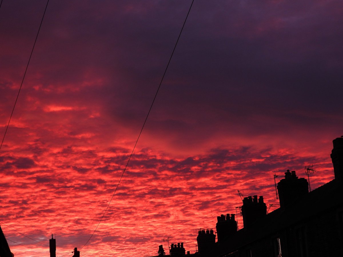 PBIRTY's tweet photo. Awesome Sky Starbeck -Paul Birtwhistle https://t.co/KnBGT5LC7F