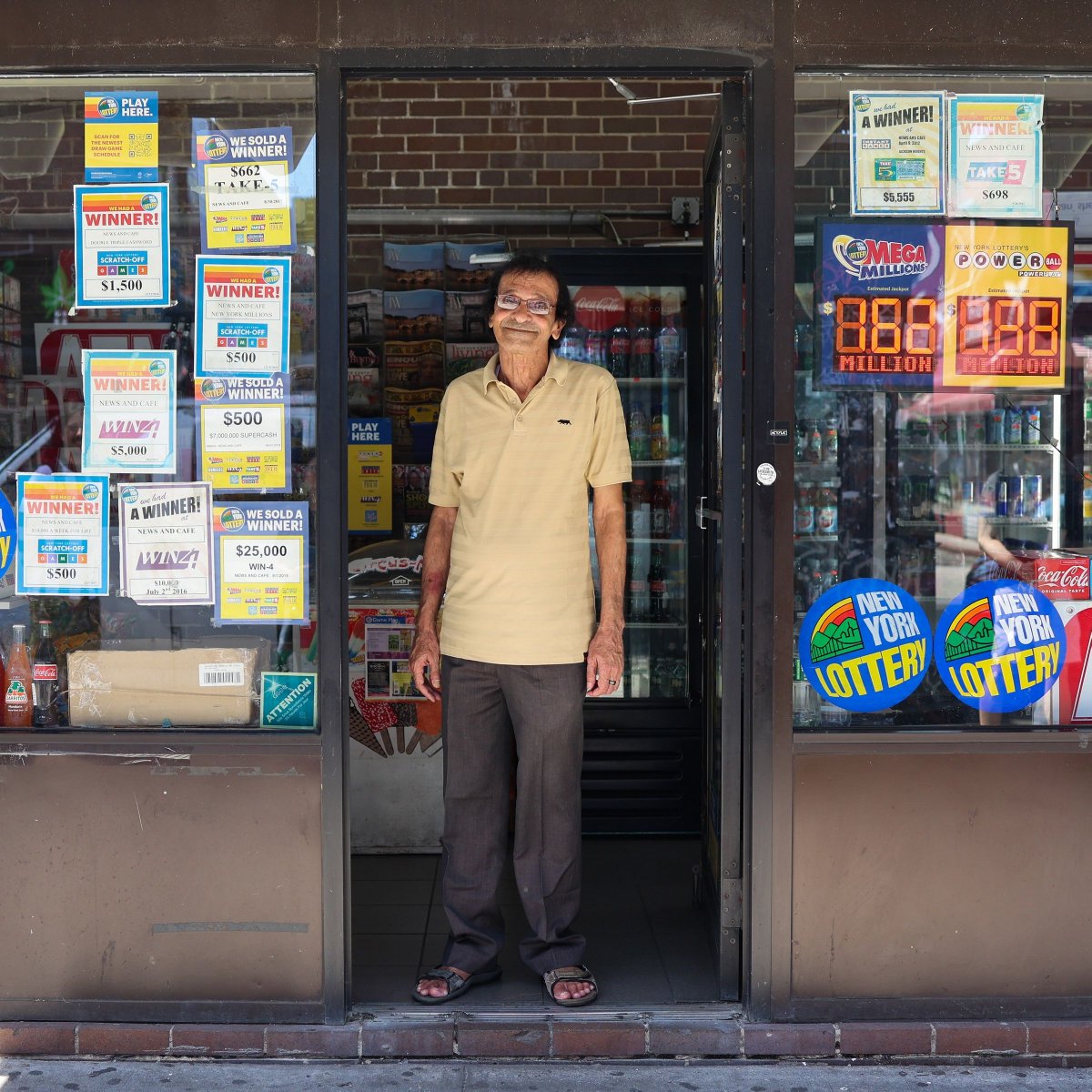 SVAContinued's tweet image. View photos from Janette Beckman's course Documentary Portrait Photography: Portrait of New York City. Visit our blog and the ContinuEd Project Space Gallery for more, up now through January! 📷️🗽

sva.edu/features/a-sum…

#portraitphotography #photocourse #streetphotography