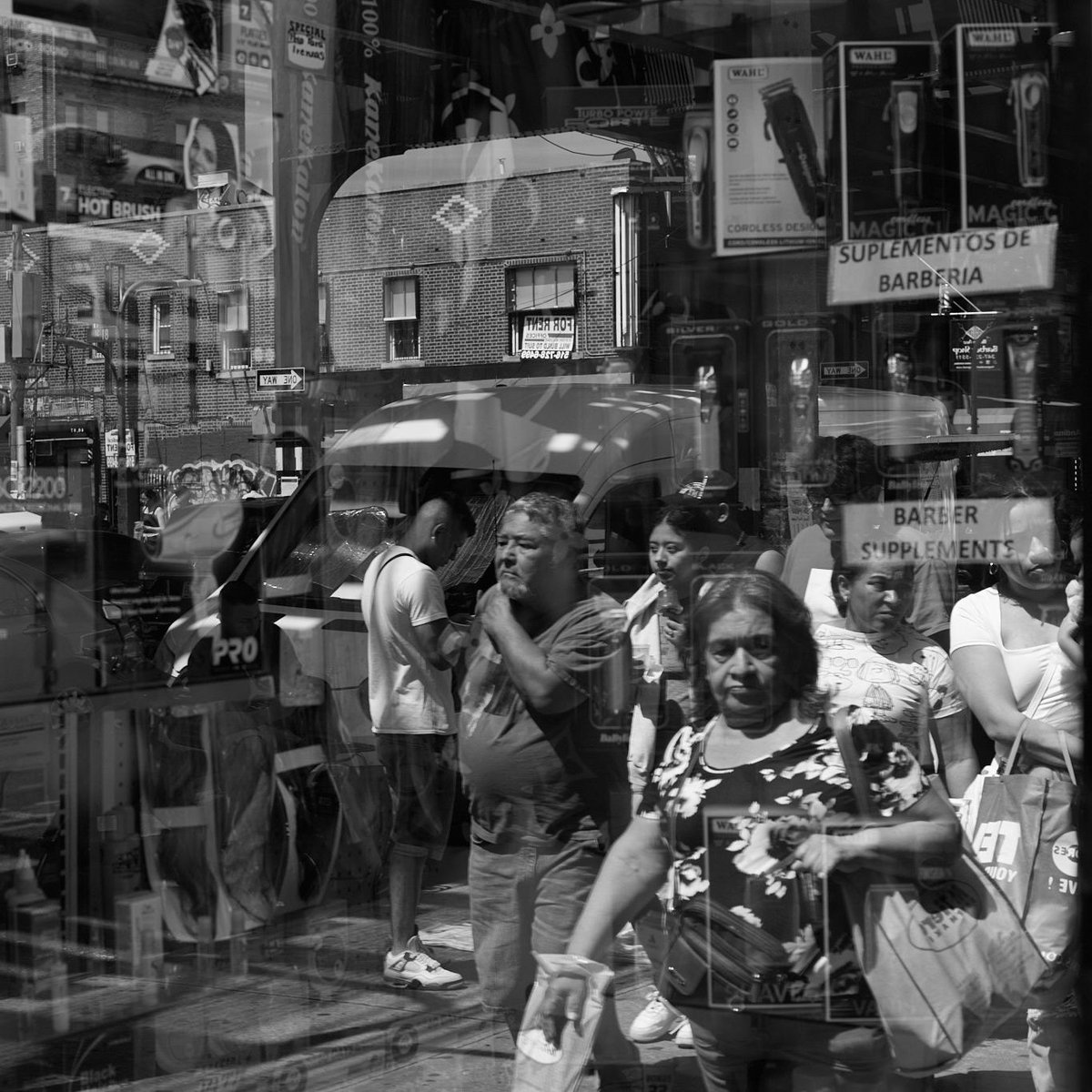 SVAContinued's tweet image. View photos from Janette Beckman's course Documentary Portrait Photography: Portrait of New York City. Visit our blog and the ContinuEd Project Space Gallery for more, up now through January! 📷️🗽

sva.edu/features/a-sum…

#portraitphotography #photocourse #streetphotography