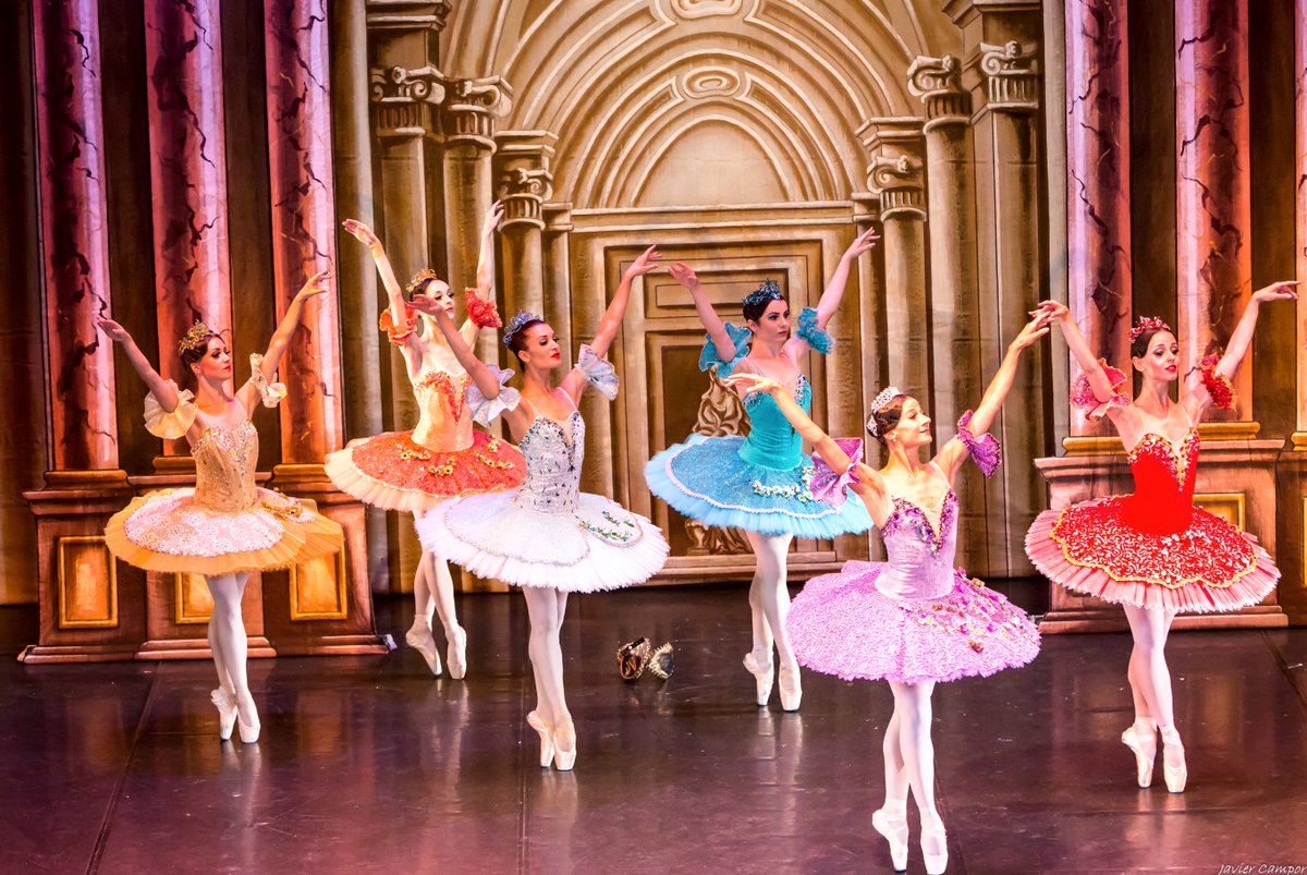 IMAECordoba's tweet photo. 🩰 El próximo 4 de enero, la magia del ballet clásico inundará el Gran Teatro con “La Bella Durmiente”. Un cuento eterno en cuatros actos, a cargo del Ballet Clásico Internacional, la propuesta artística de Tatiana Solovieva Producciones.

🌟https://t.co/xpX3hccYMN https://t.co/koKiPjGdji