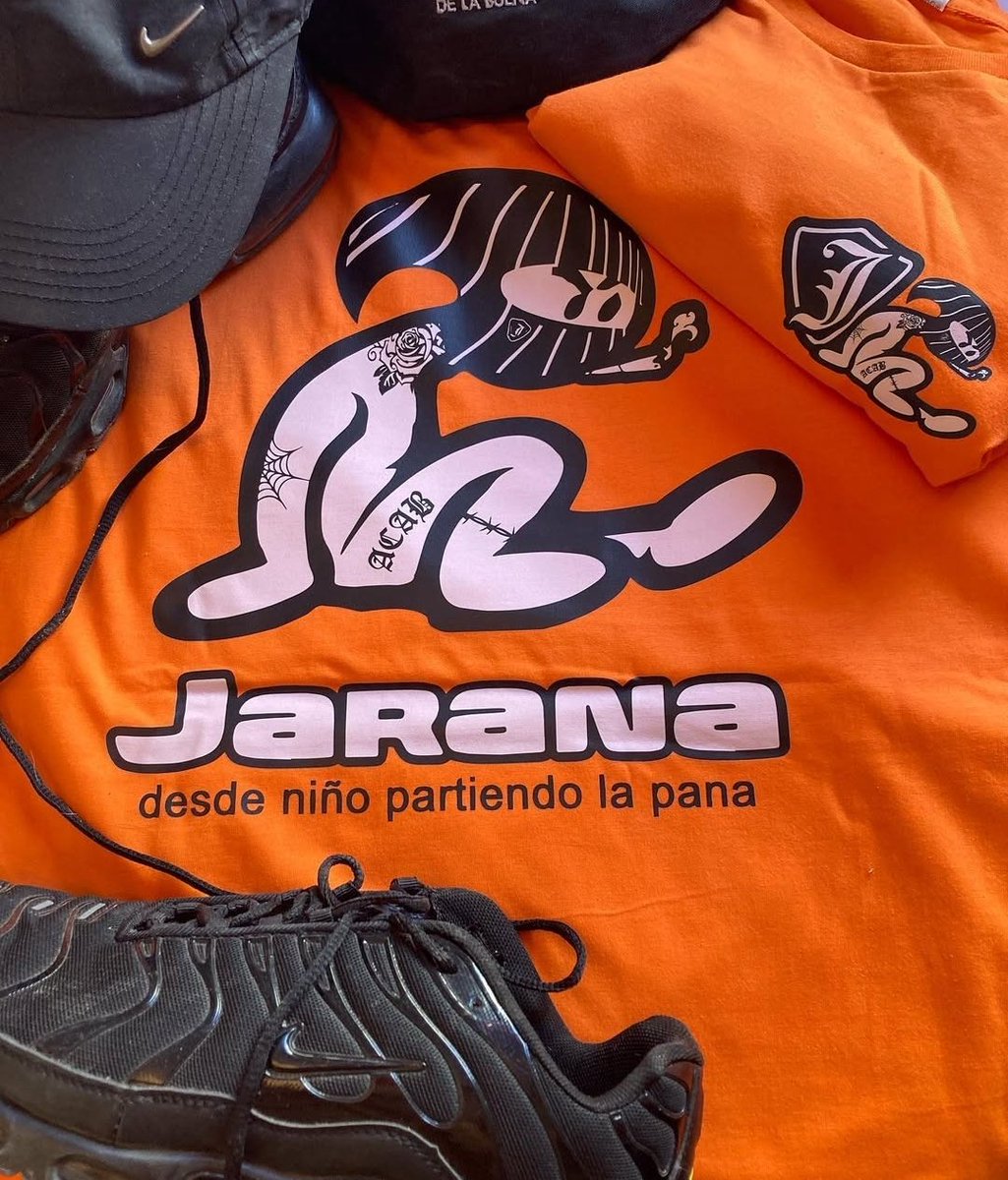 Ahora sí que puedes liarla fuertemente mañana.

Vuelven los mejores hits de <a href="/Jaraneros_style/">JaranerosDontStop</a> 

Bestiarioshop.com

#bestiarioshop #vallekas #weresist #vendedoresdeodio