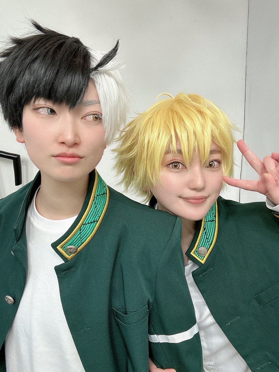 NyaaaReichel's tweet photo. cos⚠️
ウィンブレ級長トリオで昨日遊んでもらいました( ✌︎'ω')✌︎楡井くん！！
今年最後も楽しく過ごせて幸せいっぱいなりました🐥
カトウさん桜さんもコウさん蘇芳さんも似合いすぎかっこよいすぎ💛
間に入れてもらっちゃちゃ🥴✌️
伊智さんのお写真天才だったのでたのしみまん🎈 https://t.co/1BnRLToTCS