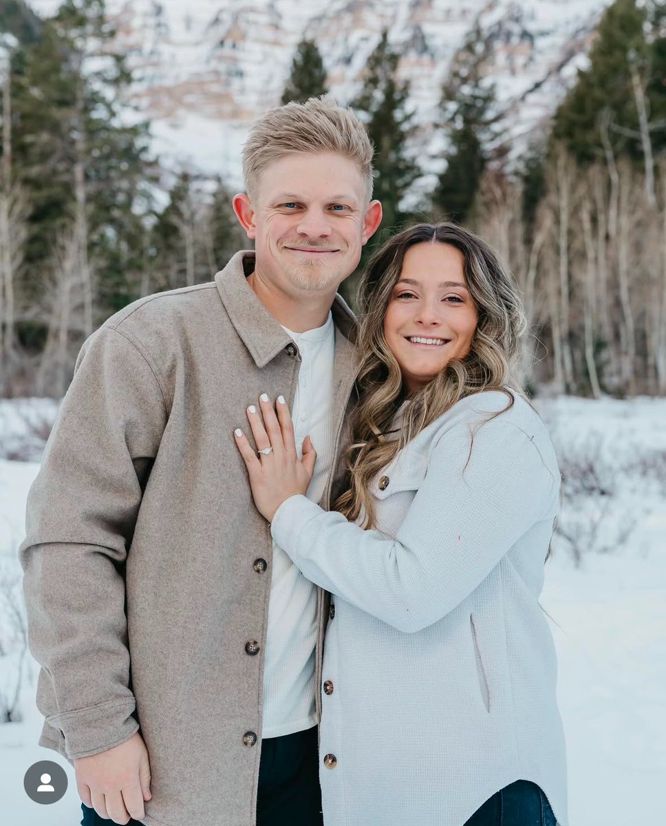 jenfelvus's tweet photo. She said YES! 💍
Congratulations to @MnuSoftball ‘s Coach O on her engagement! (And to her fiancé, Reece )
First W of the season! Love you both and excited for your future together! #ringintheseason #ringbeforespring
🥎💍⚾️ #stufffairytalesaremadeof #foreverthrowingpartners https://t.co/3EjxOOu4nt