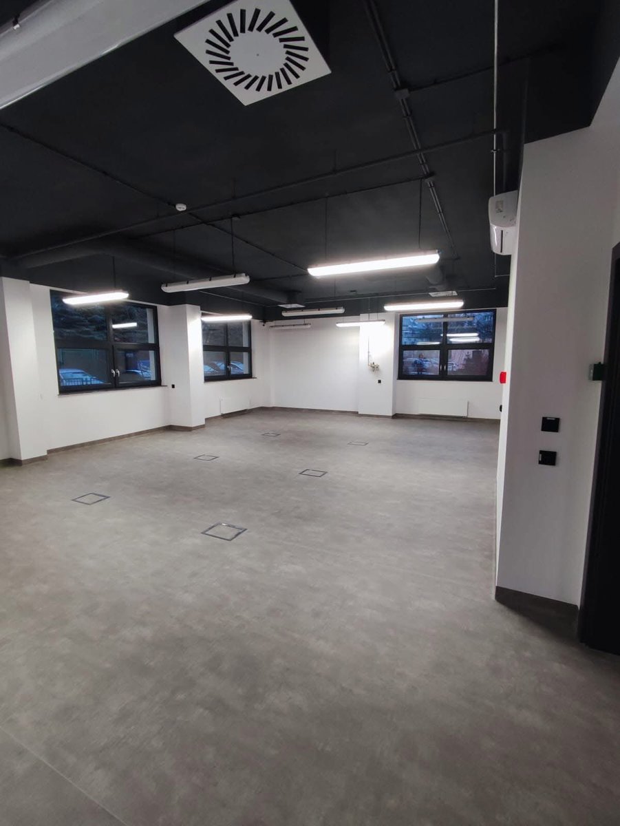 MiastoUrsynow's tweet image. Pomieszczenia dla #FabLab Ursynów na #Dembowskiego gotowe. Docelowo znajdą się tu stolarnia, pracownia laserowych ploterów tnących, pracownia elektroniczna z lutownicami, oscyloskopami czy mikroskopami, pracownia krawiecka z wydzieloną przymierzalnią…haloursynow.pl/pl/11_wiadomos…