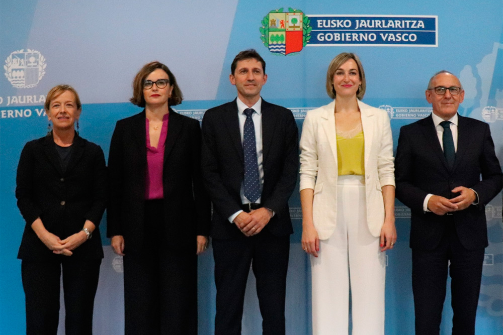 Estrategianet's tweet photo. La #CMCE acuerda la senda de #estabilidad #presupuestaria de las #instituciones #vascas hasta 2027 y la concertación de los nuevos impuestos incorporados al sistema tributario
https://t.co/Kt2OCWYxoS https://t.co/l3wKYpRbx0