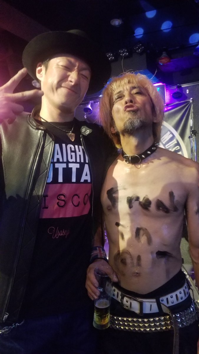 junknismo23's tweet photo. #UKROCKSHOW
Freakin'◎ut 上がりたがるくせに上げてもらうと大人しくなる息子😅マーキーさん有難うございます
#FreakinOut
#星ヶ丘ROCKBARUK https://t.co/c1Rus8sRuf