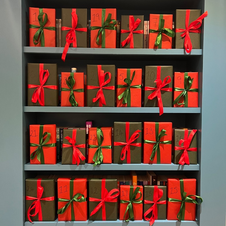 bertsbooks's tweet photo. I've been a bit rubbish with #BertVent this year... We've still been doing it, but I've forgotten to tell you what they are.

So we're gonna do a mega-thread!

These are the books I've enjoyed the most in this year. Each day during December, we've given one away! https://t.co/TYyG5lOzFl