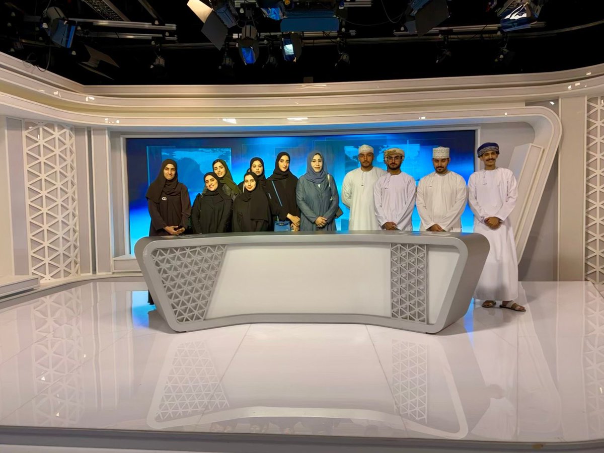 squceps_info's tweet photo. نظم قسم التسويق بكلية الإقتصاد والعلوم السياسية زيارة ميدانية الى مجمع الاستوديوهات الرقمية بوزارة الاعلام تحت اشراف الدكتورة فاطمة الكلبانية. هدفت الزيارة الى تقديم تجربة حية للطلبة عن التخطيط الاعلامي والاستراتيجي كمفاهيم أساسية من مقرر الاتصالات التسويقية المتكاملة. قام المختصين بوزارة الاعلام بشرح عملي لعملية التخطيط الإعلامي للبرامج التلفزيونية والاذاعية وكيفية تسويقيها وكيفية بث الإعلانات خلالها، حصل الطلبه من خلال التجربة على لمحة لما وراء الكواليس للعمليات المتعلقة بالتخطيط للبرامج الإعلامية. 

تعكس الزيارة حرص قسم التسويق على تقديم تجربة تعليمية عملية للطالب في وسط المتغيرات التي تشهدها صناعة الإعلام.

The Marketing Department of the College of Economics and Political Science organized a field visit to the Digital Studios Complex at the Ministry of Information, supervised by Dr. Fatma Al Kalbani. This visit aimed to provide students with real-time experience and enhance their understanding of media planning and strategy as essential concepts in the Integrated Marketing Communication course.

During the trip, students were given a behind-the-scenes look at daily TV and radio media content production. Ministry specialists showcased how programs are planned and marketed and how advertisements are broadcasted, revealing the intricate processes involved in media planning.

This initiative reflects the Marketing Department's commitment to delivering hands-on learning experiences in the dynamic media landscape, allowing students to gain valuable insights into the industry's operational realities.
