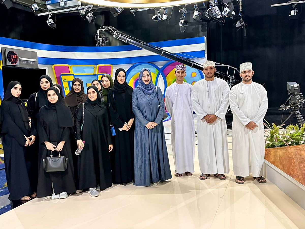 squceps_info's tweet photo. نظم قسم التسويق بكلية الإقتصاد والعلوم السياسية زيارة ميدانية الى مجمع الاستوديوهات الرقمية بوزارة الاعلام تحت اشراف الدكتورة فاطمة الكلبانية. هدفت الزيارة الى تقديم تجربة حية للطلبة عن التخطيط الاعلامي والاستراتيجي كمفاهيم أساسية من مقرر الاتصالات التسويقية المتكاملة. قام المختصين بوزارة الاعلام بشرح عملي لعملية التخطيط الإعلامي للبرامج التلفزيونية والاذاعية وكيفية تسويقيها وكيفية بث الإعلانات خلالها، حصل الطلبه من خلال التجربة على لمحة لما وراء الكواليس للعمليات المتعلقة بالتخطيط للبرامج الإعلامية. 

تعكس الزيارة حرص قسم التسويق على تقديم تجربة تعليمية عملية للطالب في وسط المتغيرات التي تشهدها صناعة الإعلام.

The Marketing Department of the College of Economics and Political Science organized a field visit to the Digital Studios Complex at the Ministry of Information, supervised by Dr. Fatma Al Kalbani. This visit aimed to provide students with real-time experience and enhance their understanding of media planning and strategy as essential concepts in the Integrated Marketing Communication course.

During the trip, students were given a behind-the-scenes look at daily TV and radio media content production. Ministry specialists showcased how programs are planned and marketed and how advertisements are broadcasted, revealing the intricate processes involved in media planning.

This initiative reflects the Marketing Department's commitment to delivering hands-on learning experiences in the dynamic media landscape, allowing students to gain valuable insights into the industry's operational realities.